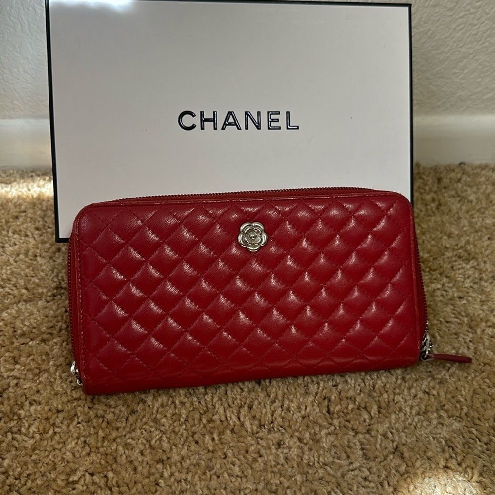 🎉🎉CYBER MONDAY SALE🎉🎉 Chanel Camelia Wallet